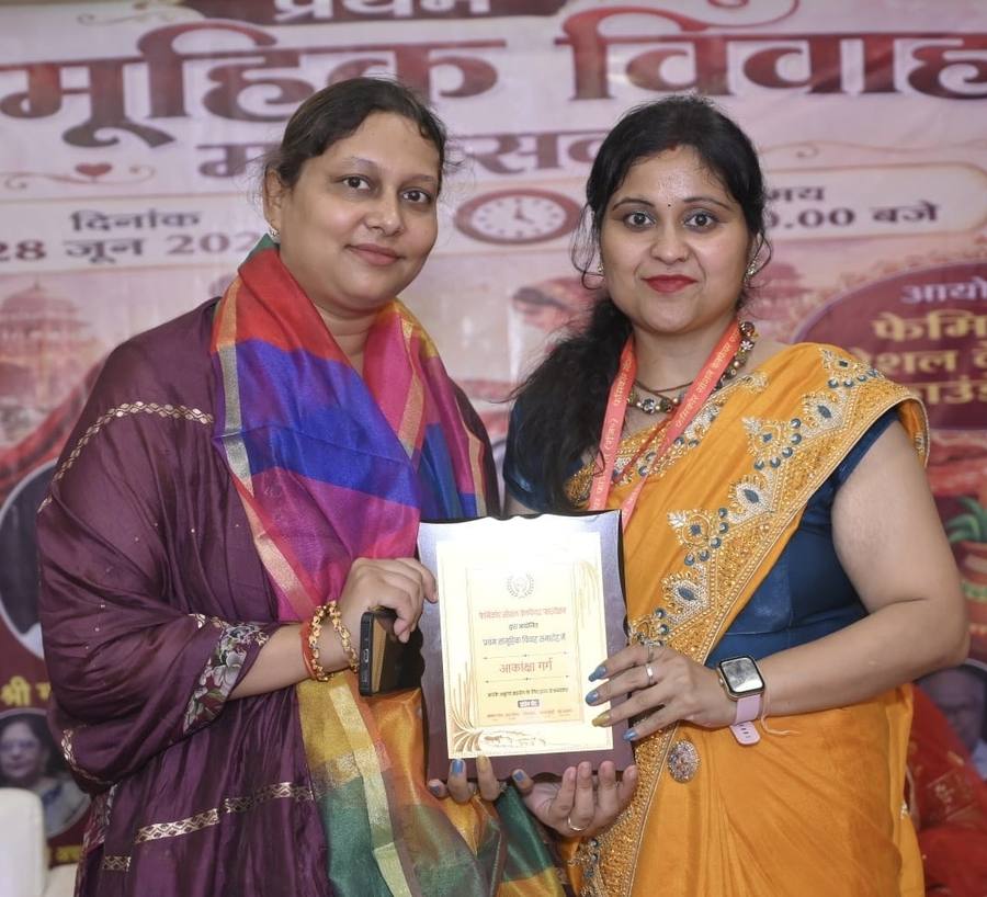 Advocate Aakansha Garg being felicitated at a community samaroh